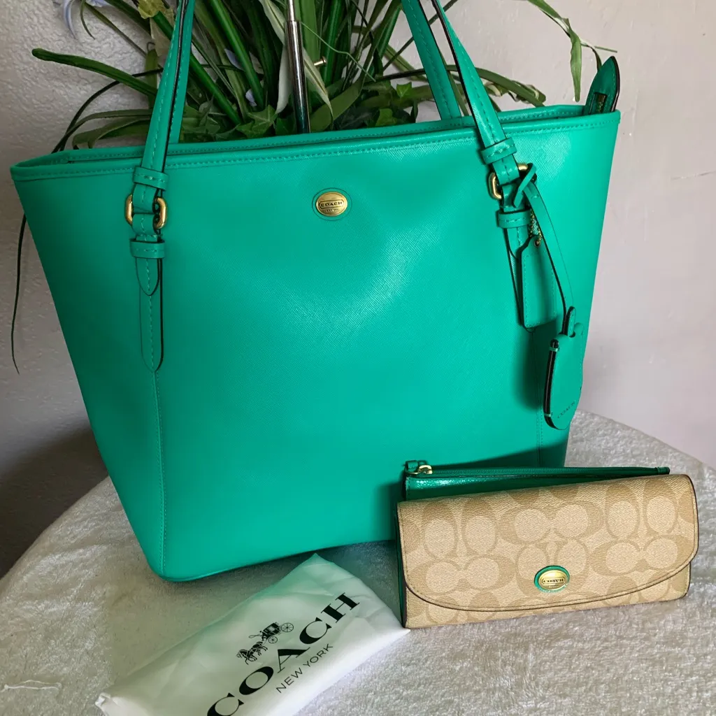 Coach  Peyton Tote Bag and Wallet - Image 9