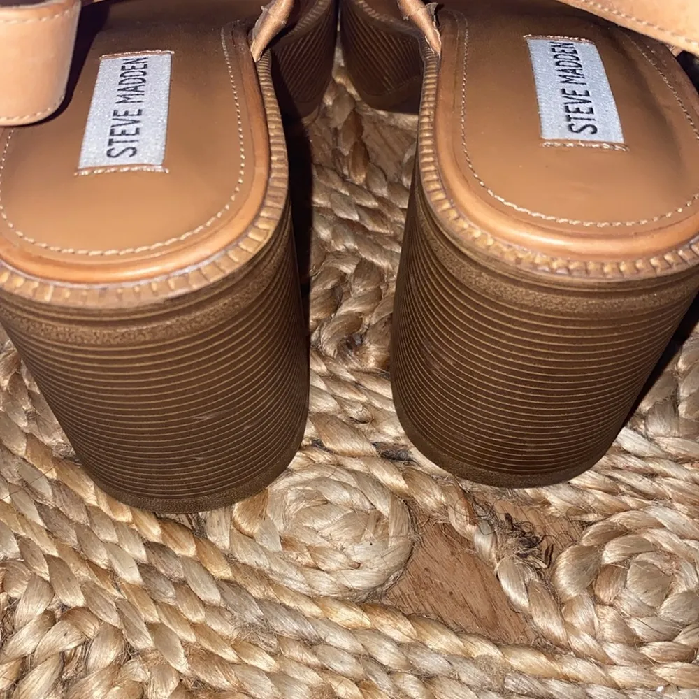 Steve Madden 9 leather Tan Block Heel Sandals - Image 5