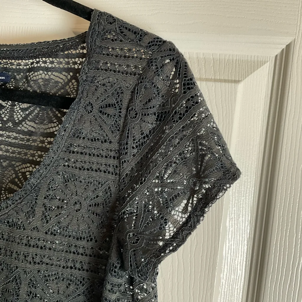 American Eagle Outfitters gray crochet lace scoop neck swing babydoll top small - Image 4