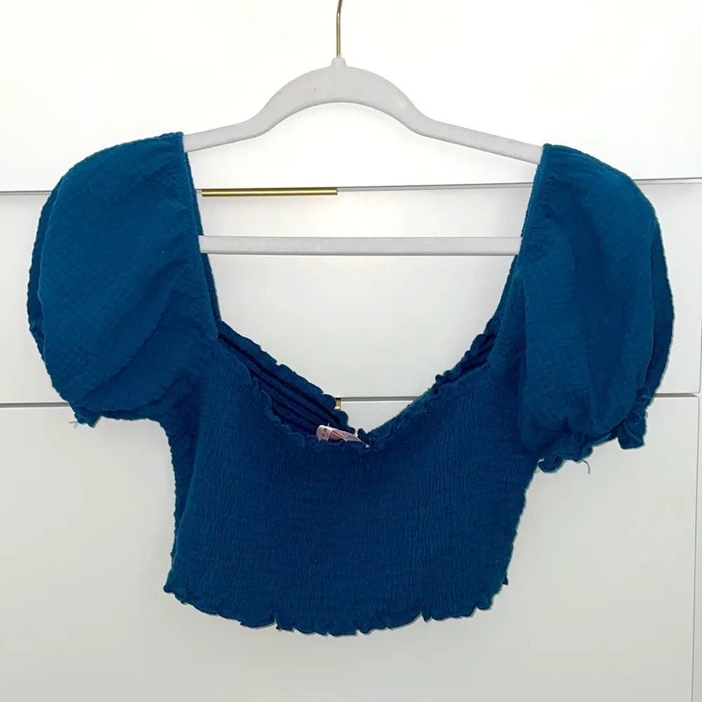 Linen Blue Shorts Set…          Top- Large      Bottoms- Medium - Image 2