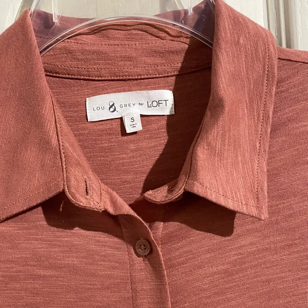 Lou & Grey Terracotta button down Shirt size Small - Image 3