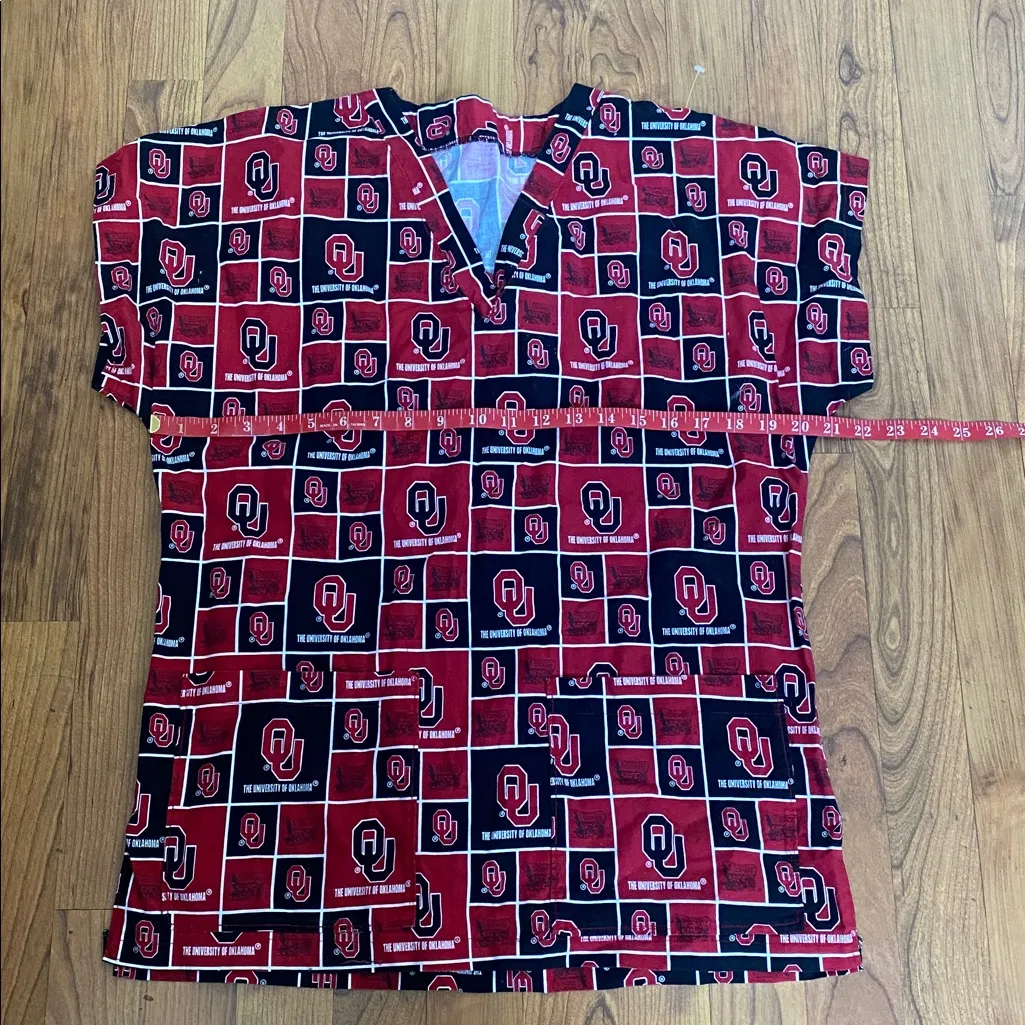 University of Oklahoma Graphic Print medical scrub shirt Red Size M - Image 3