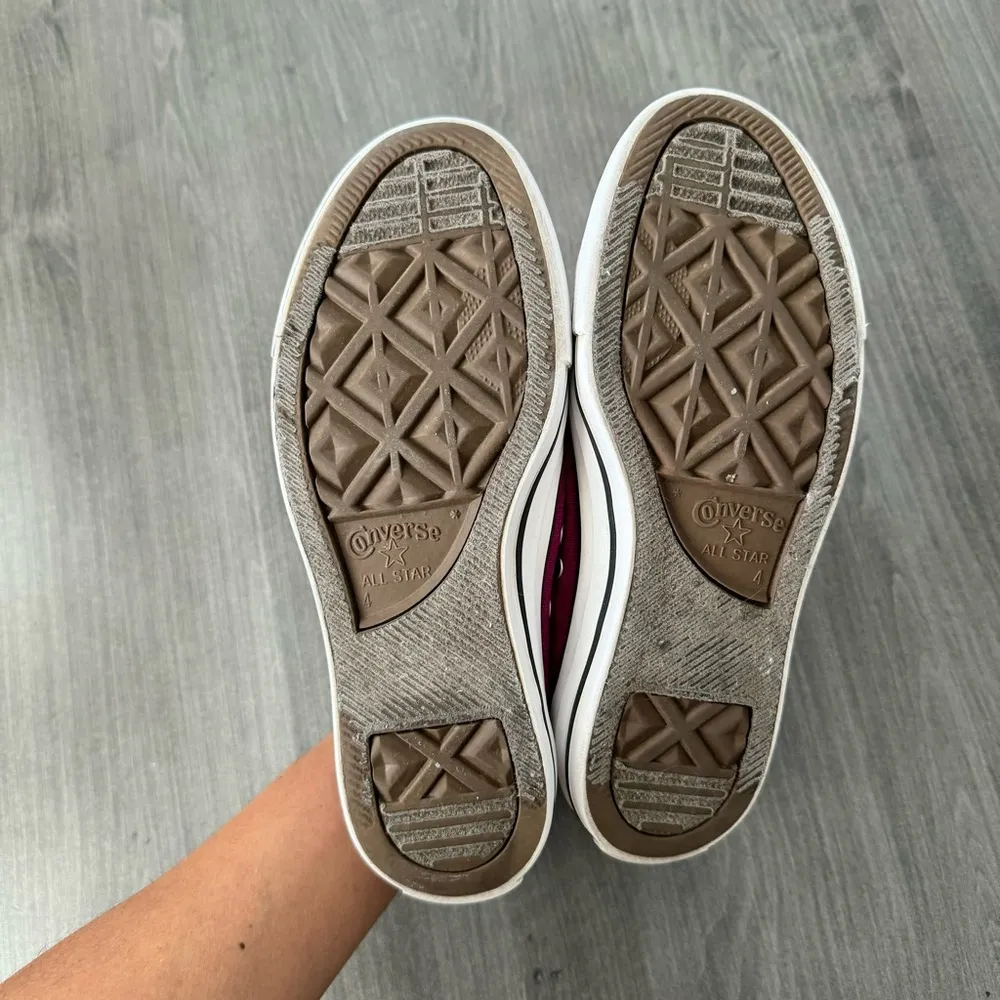 All Star Chuck Taylor low top sneakers shoes burgundy women size 6 - Image 6