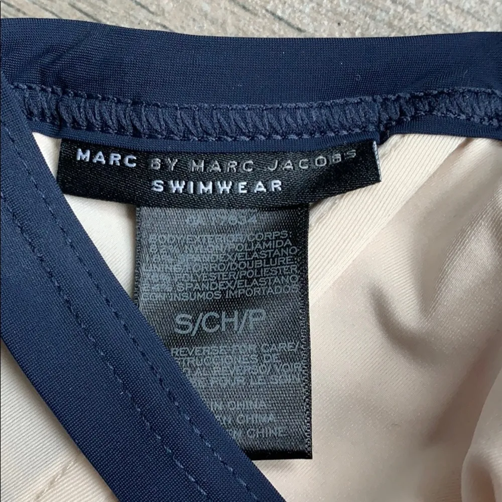 🌟 Marc by Marc Jacob kissy lips bikini top - Image 3