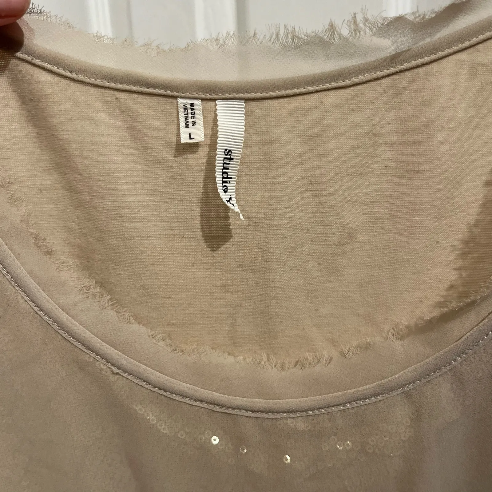 Studio Y  Women’s Gold Shimmery Tank Size Large - Image 4