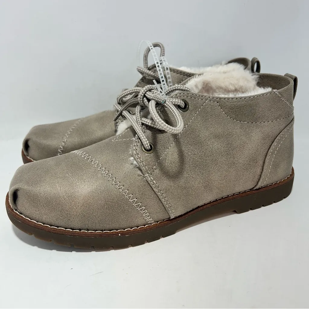 Bobs from Skechers Chill Lugs Snuggle Life ankle boots in Taupe size US 6 NWT Tan - Image 3