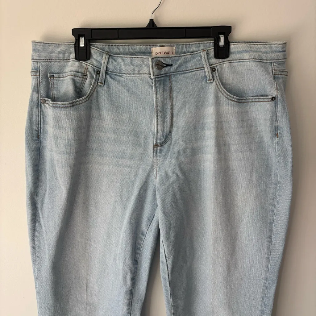 Driftwood Colette Stretch Denim Embroidered Daisy Cropped Straight Leg Jean - Image 2