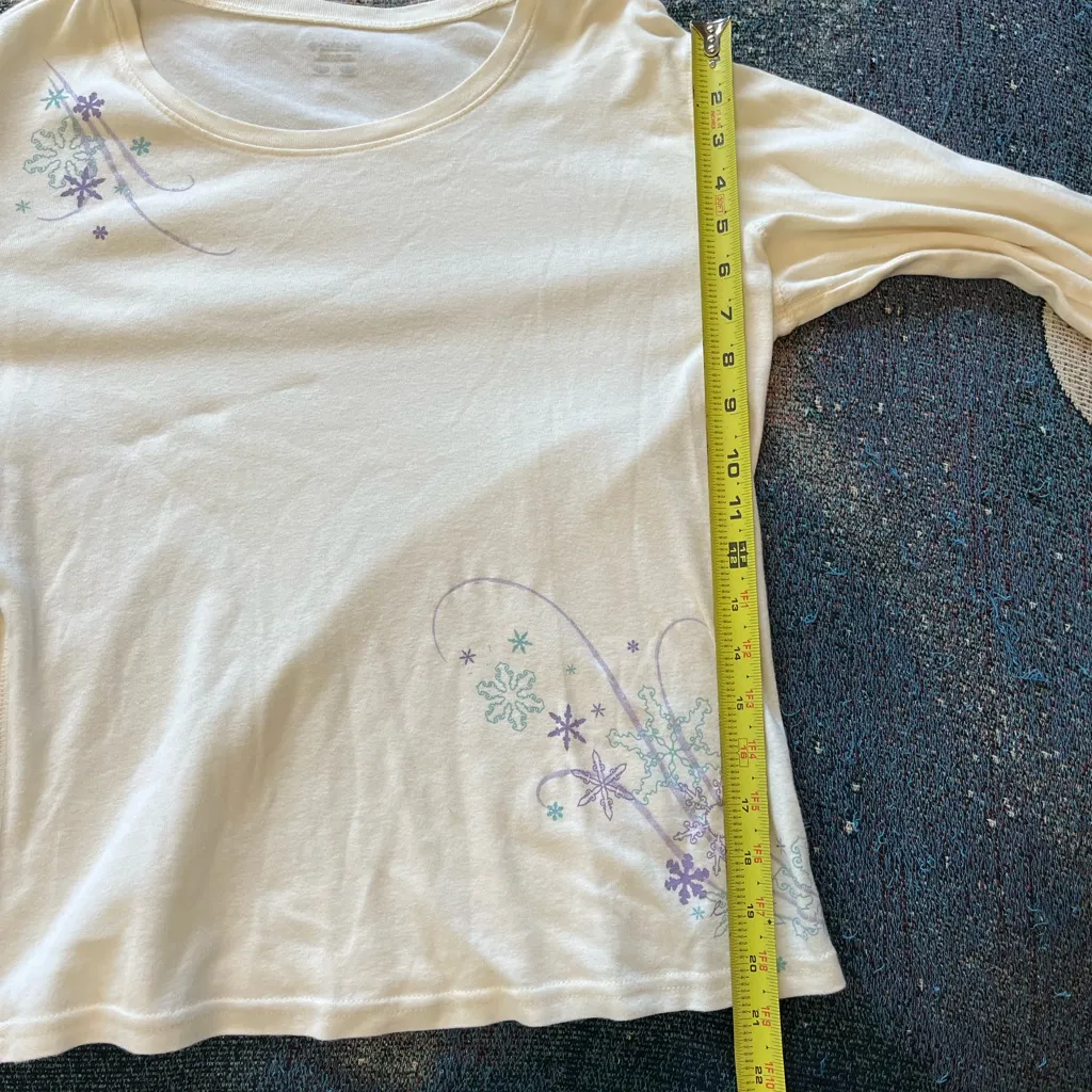 Columbia Cream White Snowflake Graphic LongSleeve Tee L Cozy Seasonal Streetwear - Image 11