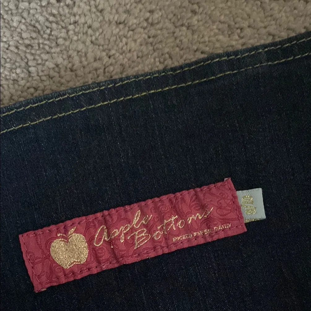 Apple Bottom Skinny Jeans with Gold Button Detail SIZE 9/10 - Image 4