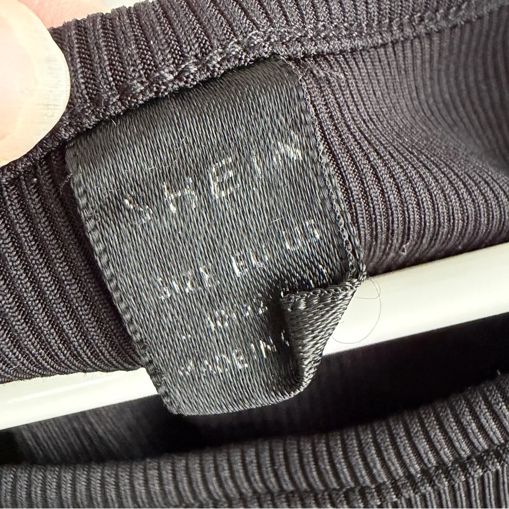 SheIn  black ribbed cropped tank top size medium - Image 2