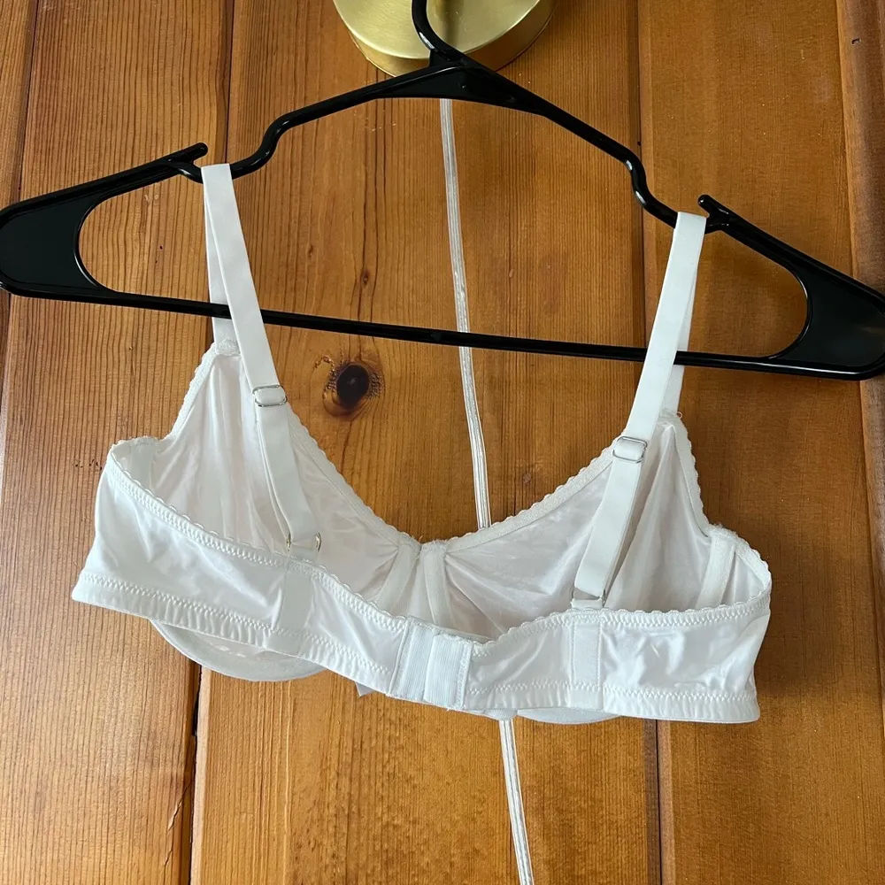 Hanro Satin Deluxe Sheer Bra - Image 3