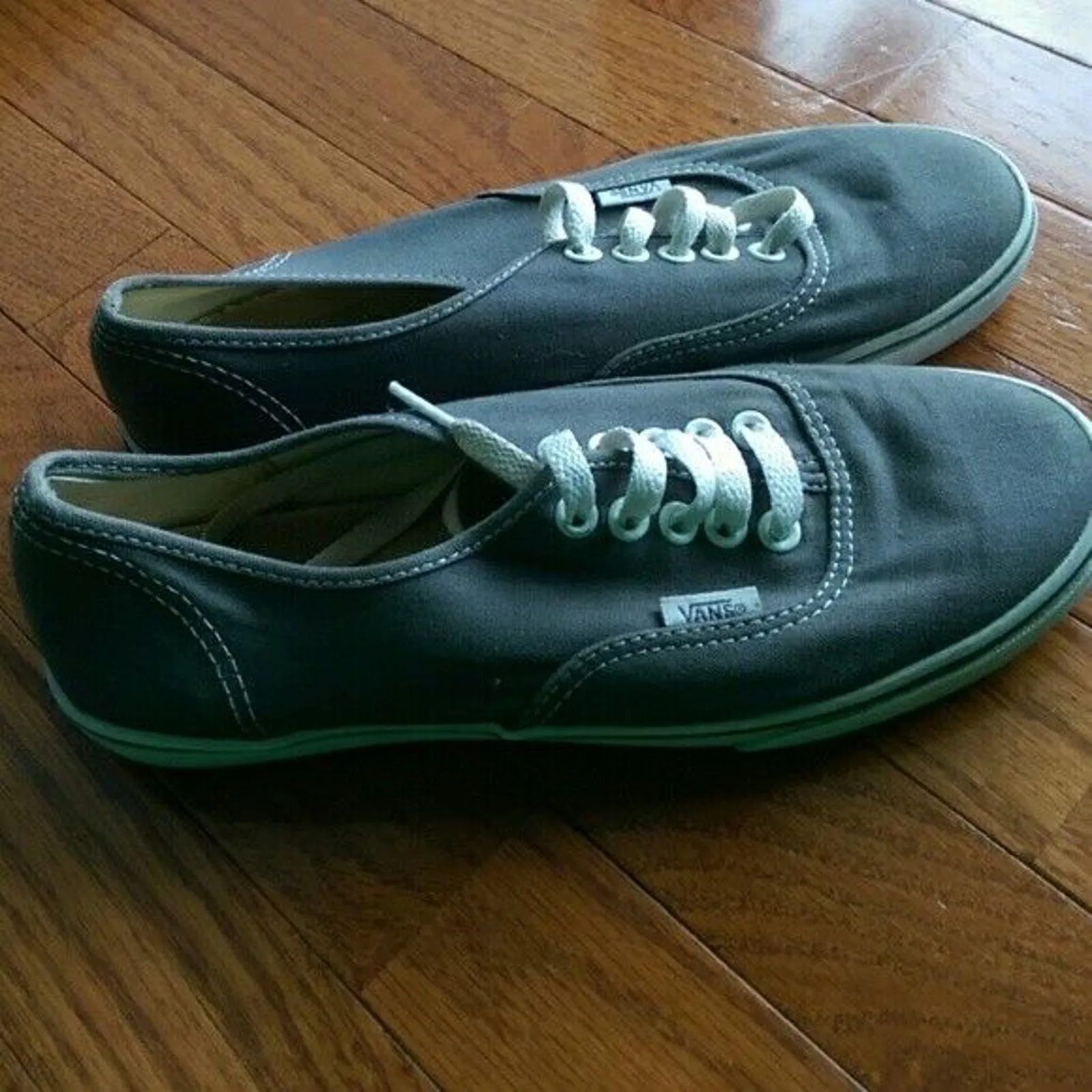 Vans Grey & White Unisex Vans Size 5.5 Male, 7 Female - Image 2