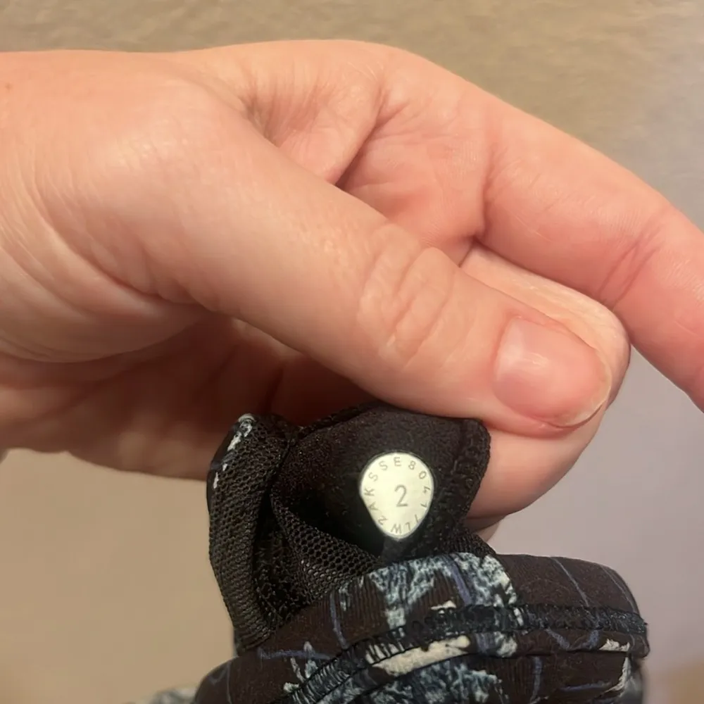 Lululemon Women’s Strappy Back Sports Bra Sports Top Size 2 - Image 7