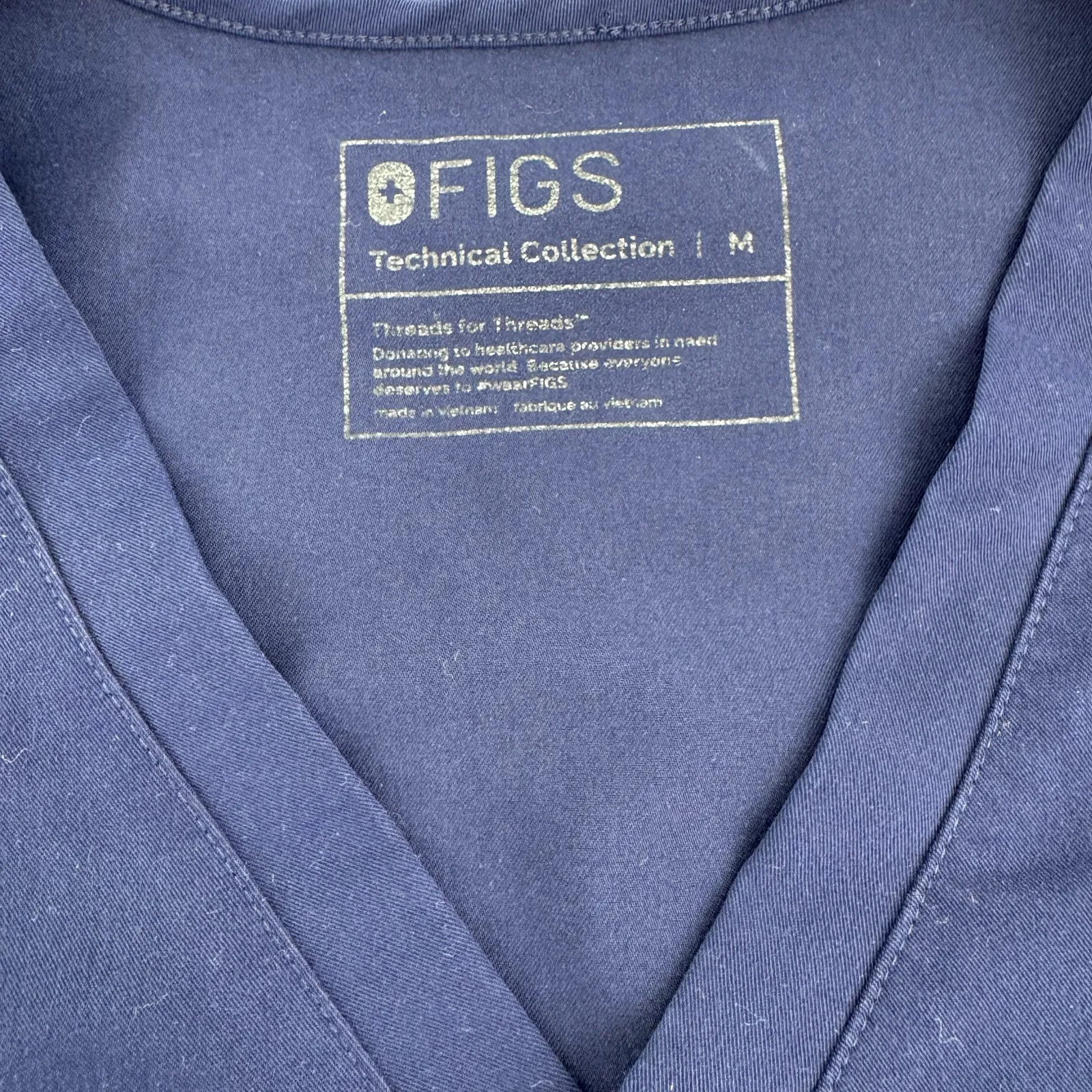 FIGS Women’s Technical Collection Navy Scrub Top Size Medium V-Neck One Pocket - Image 3