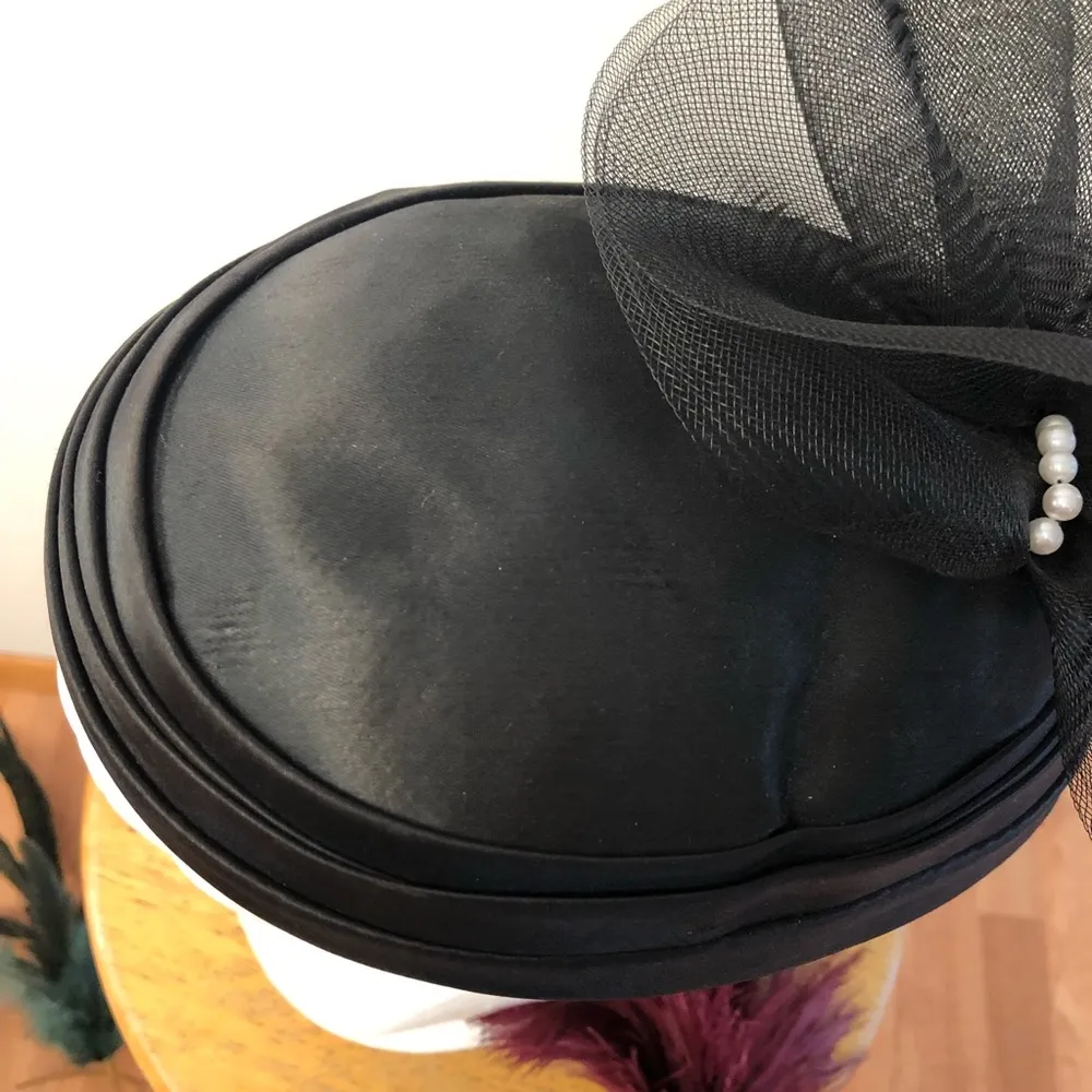 VintG women's black silk hat with bow and feathers - Image 11