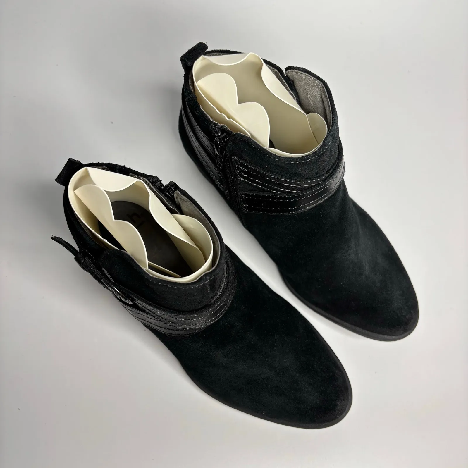 Earth Shoes Peak Porter Suede Buckle Booties in Black Size 6 - Image 7