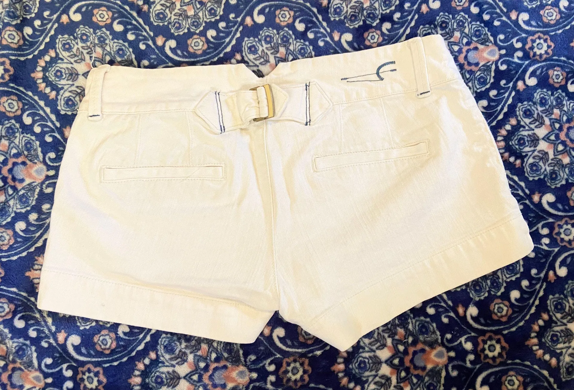 American Eagle white denim preppy shorts size 2 - Image 2