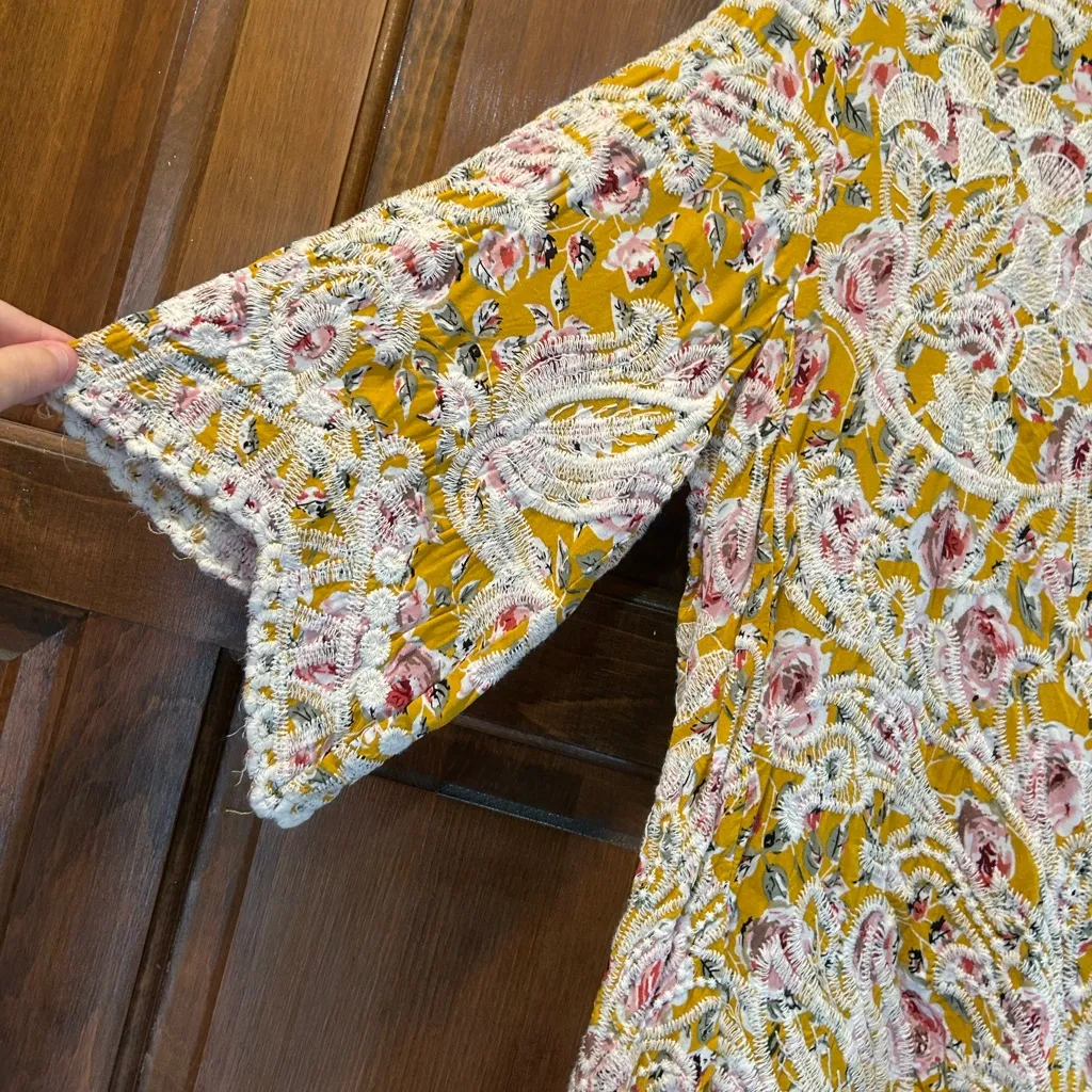 Solitaire Top Blouse Yellow Gold Floral Embroidered 3/4 Sleeve Pullover Small - Image 2