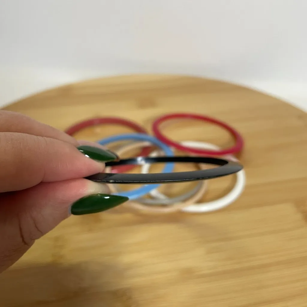 Vintage Lucite Bangle Bracelet Lot Stacking Blue Black White Red Plastic - Image 3