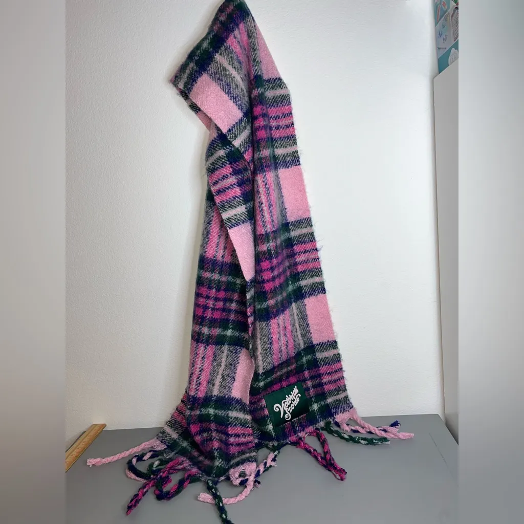 Victoria’s Secret NWT Chunky Plaid Polyester Fringe Trim Cozy Winter Scarf Pink - Image 4