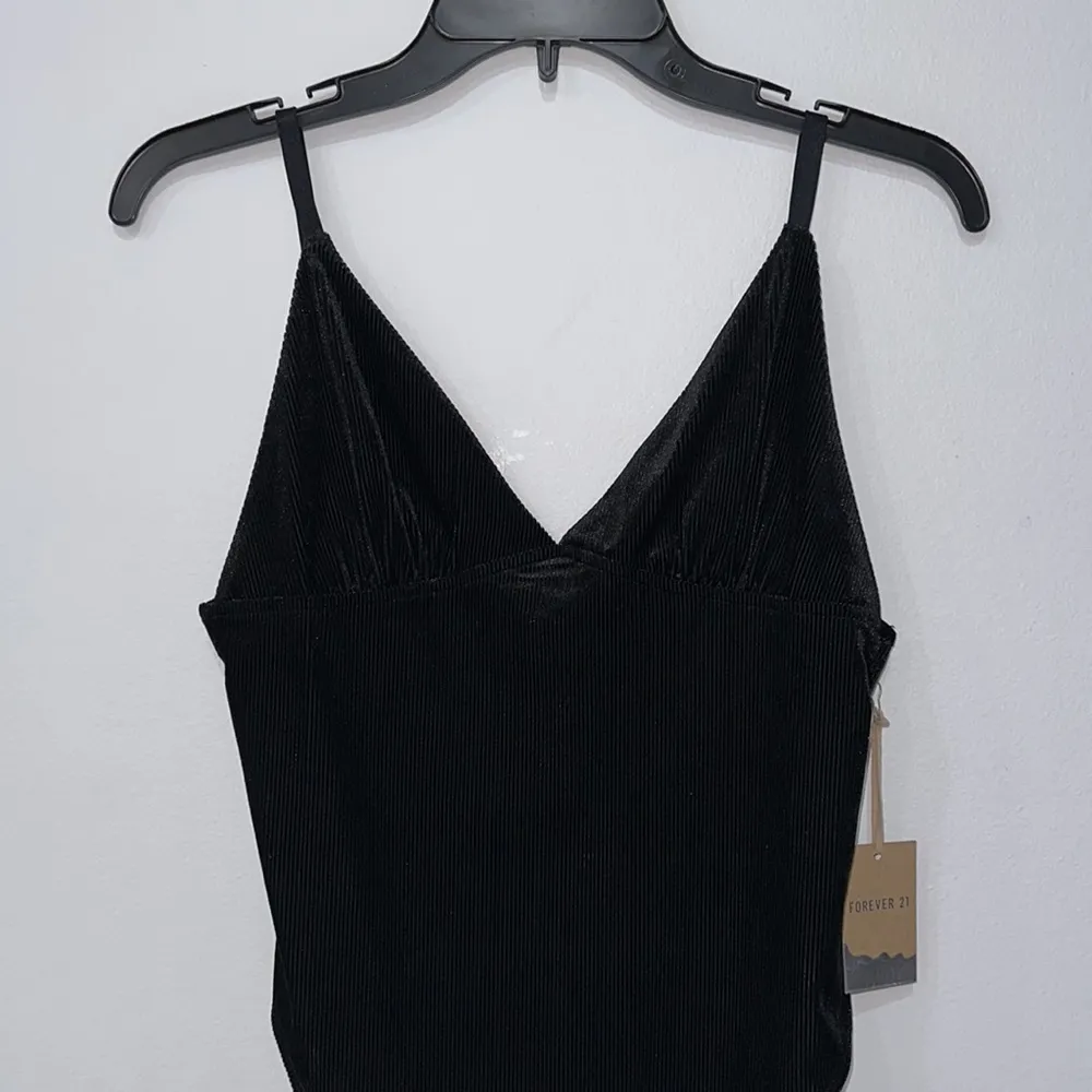 NWT Forever 21 V-Neck Spaghetti Strap Velvet Solid Black Bodysuit Sz Large - Image 5