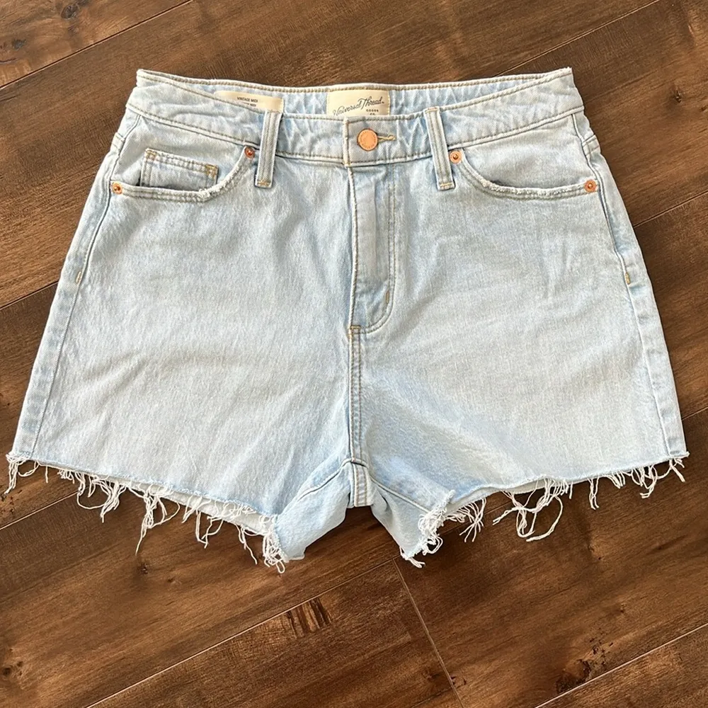 Universal Thread Vintage Midi Jean Shorts Bleach Washed Size 6 - Image 3