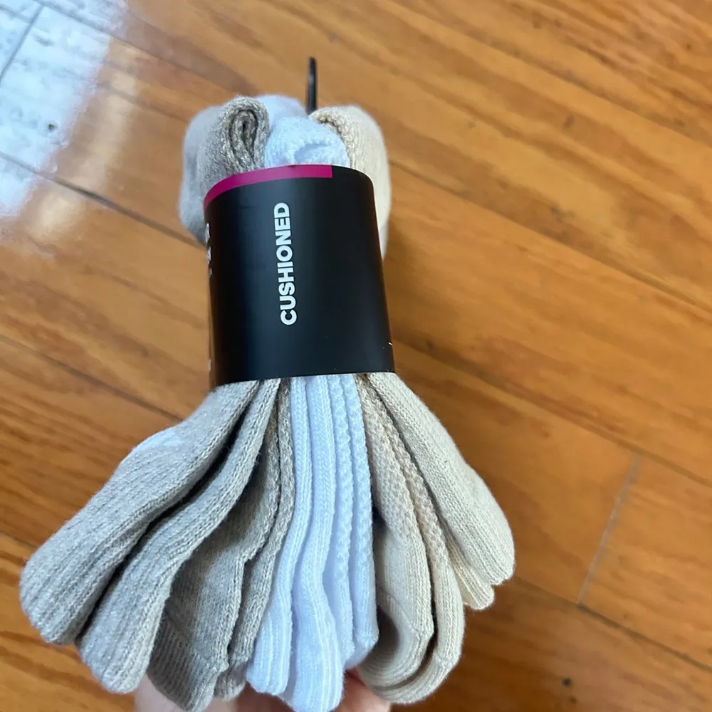 NWT Adidas Women's Cushioned Crew Socks 6 pairs - Image 2