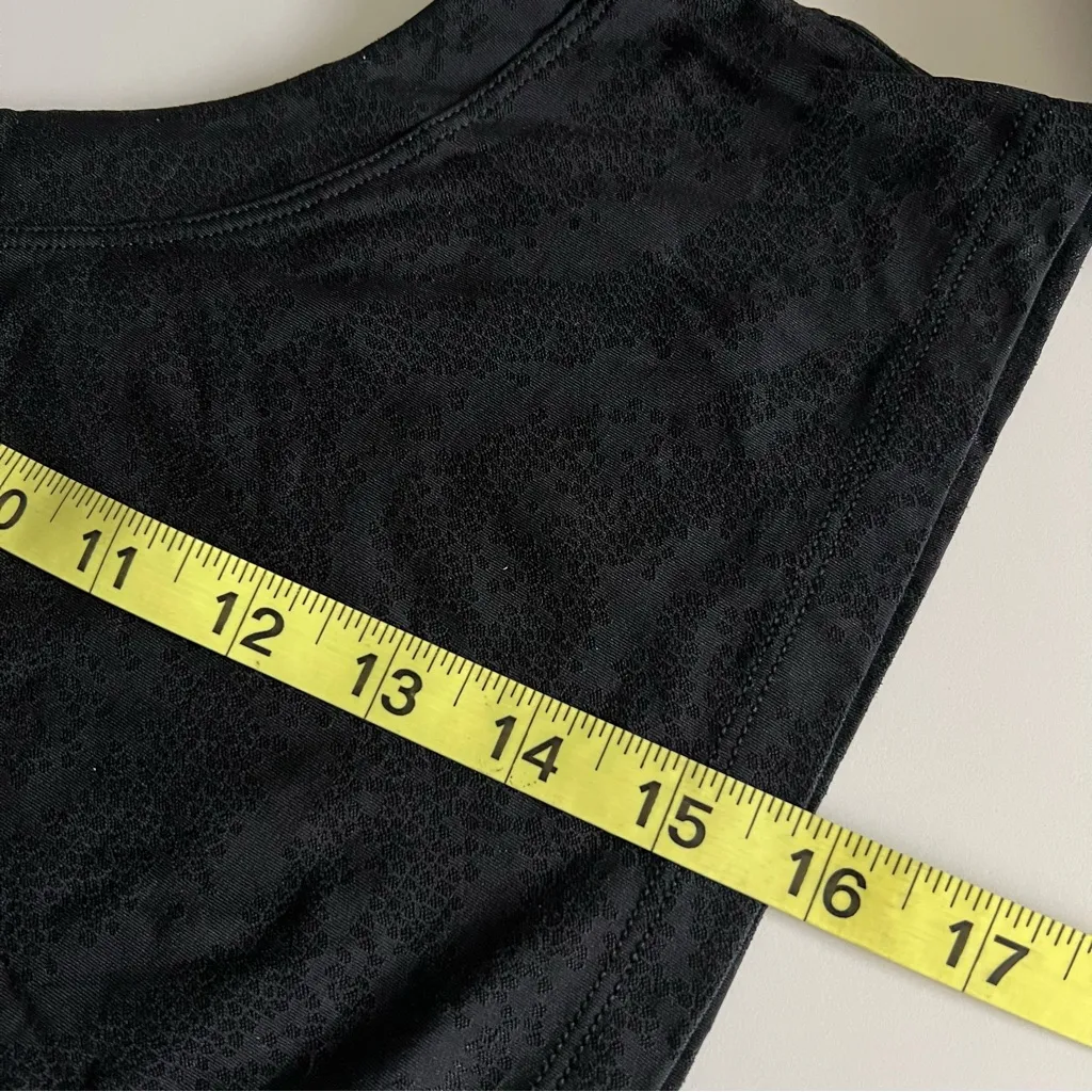 Women’s Lululemon Athletica Black Sleeveless Muscle Tank Crop Top Workout Gym - Image 6