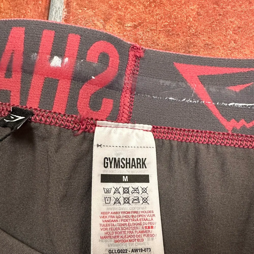 Gymshark NWT  Two Tone Seamless Cropped Compression Athletic Leggings - Image 3