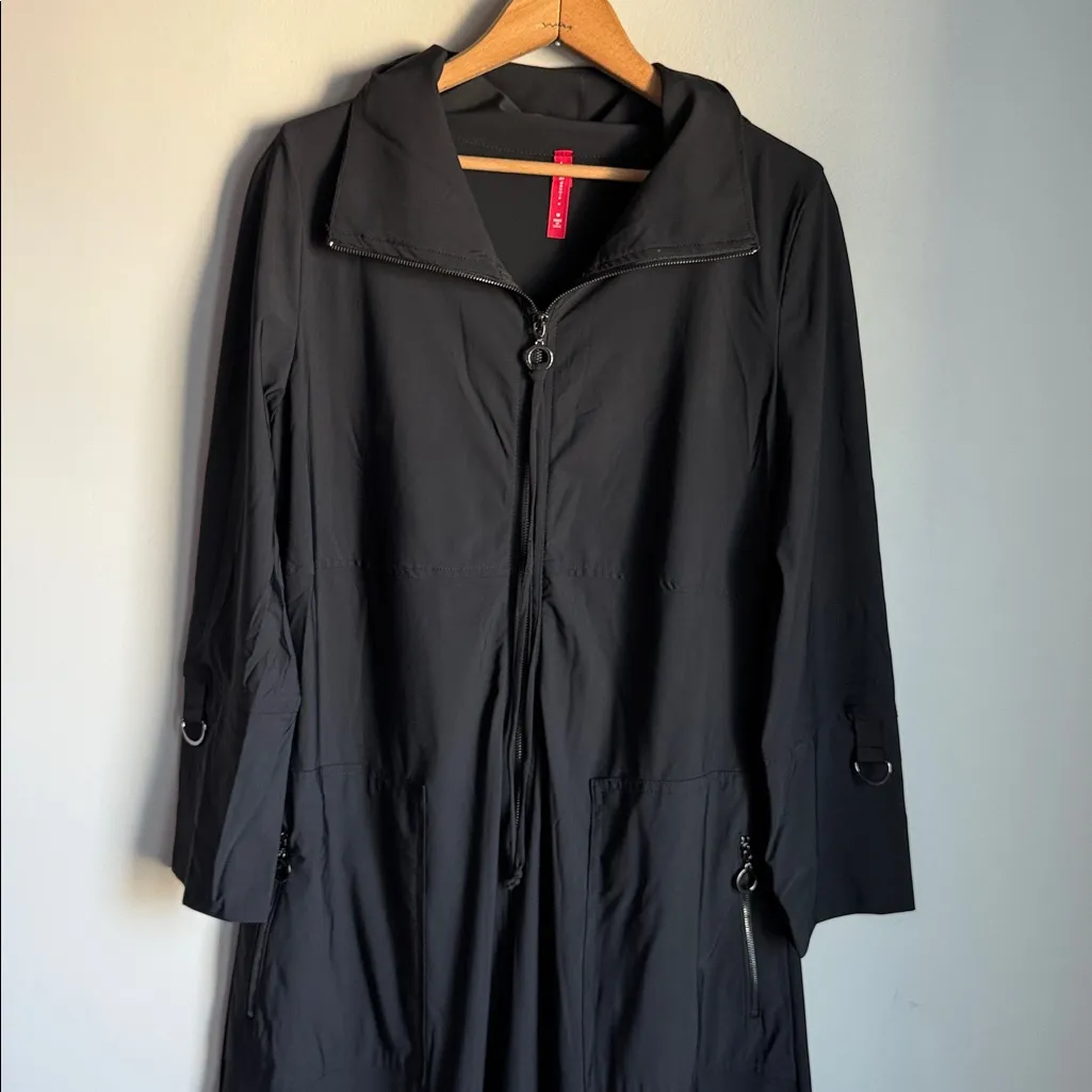 IC Collection Black Zip - Image 5