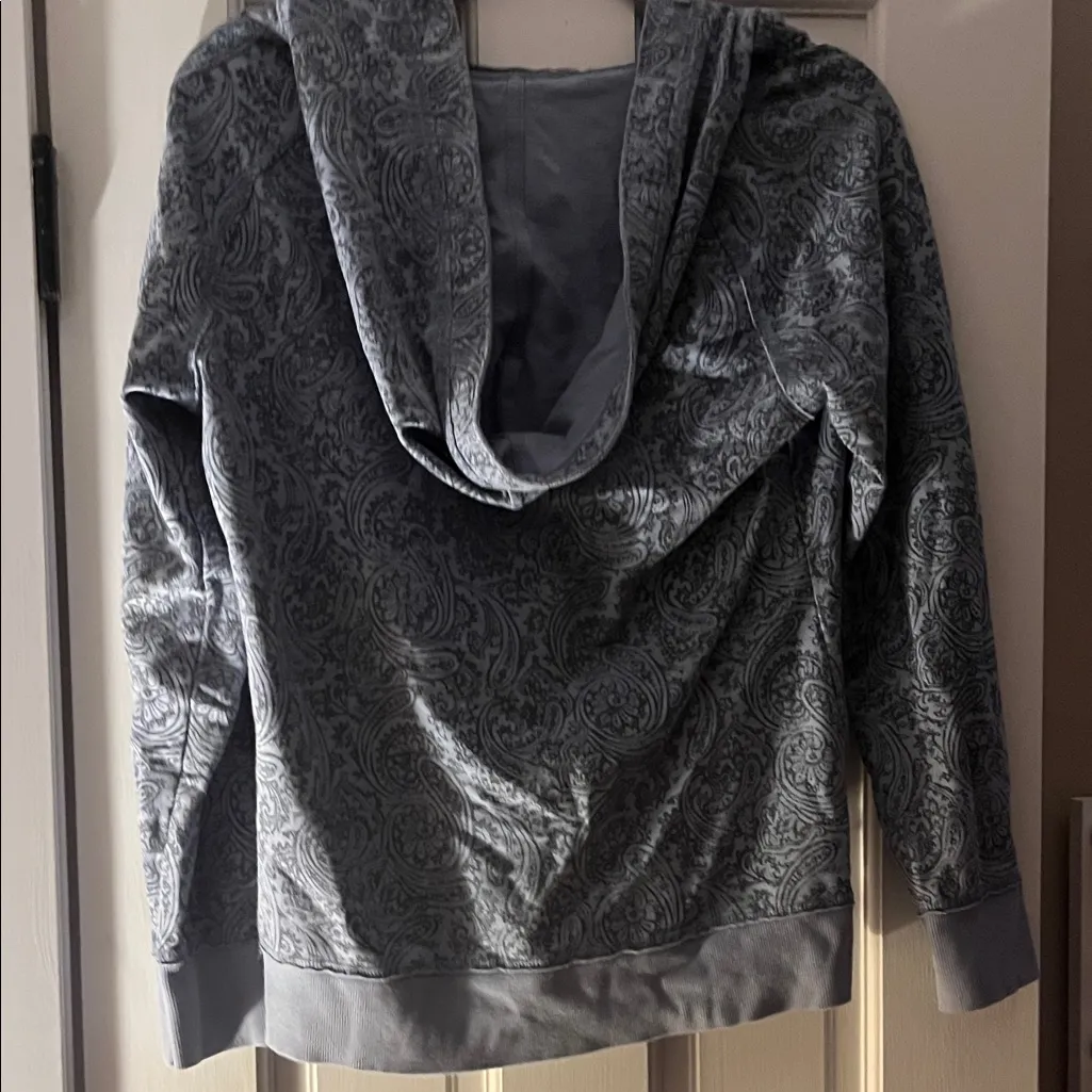 Ruff Hewn Charcoal Paisley V-Neck Sweater - Image 9