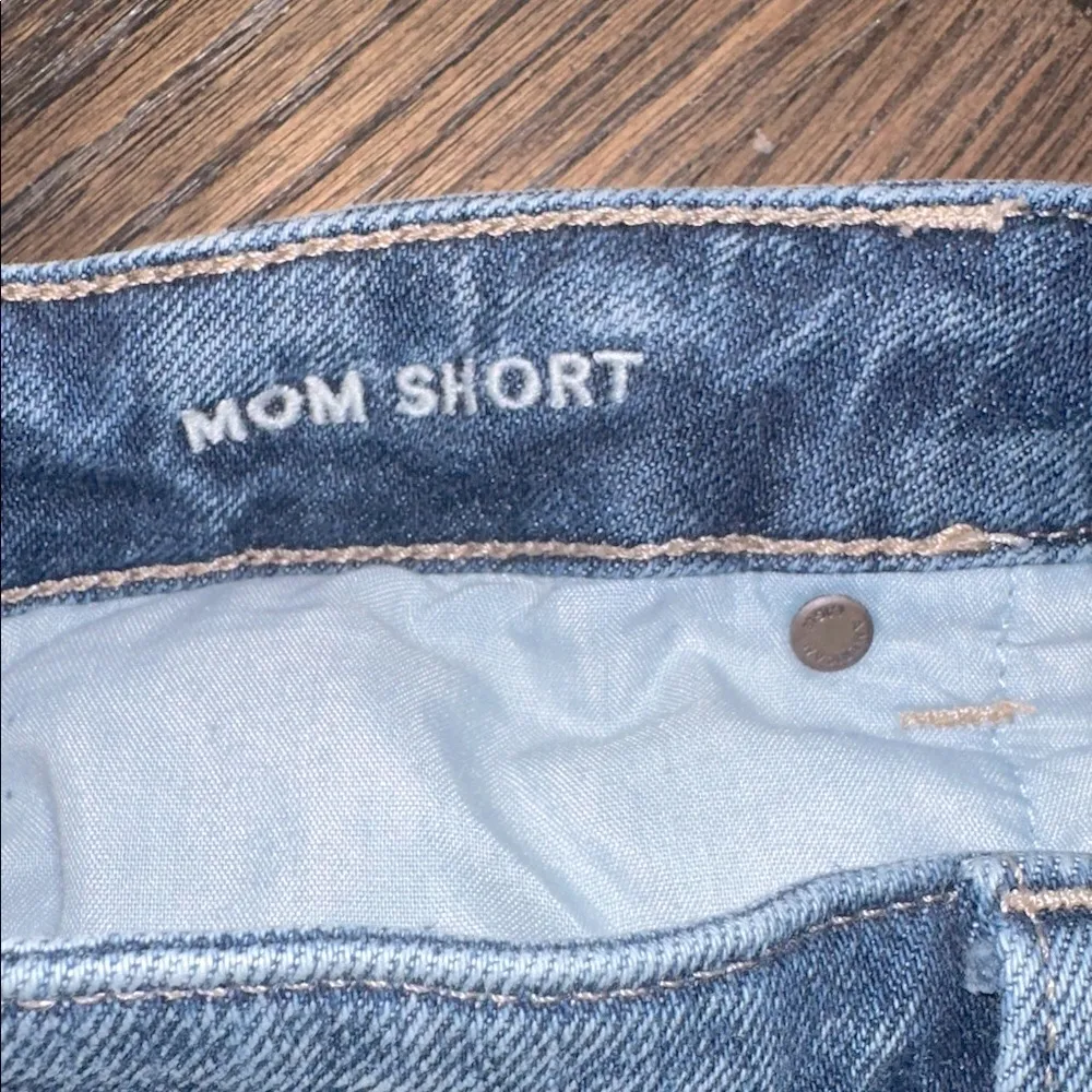 American Eagle Distressed Denim MOM Shorts size 8 - Image 6