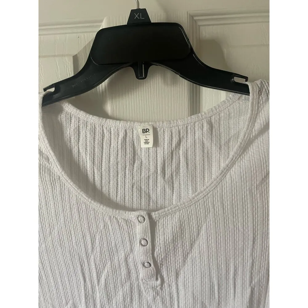 BP White short sleeve crop top textured with  simple knit pattern. A15 - Image 2