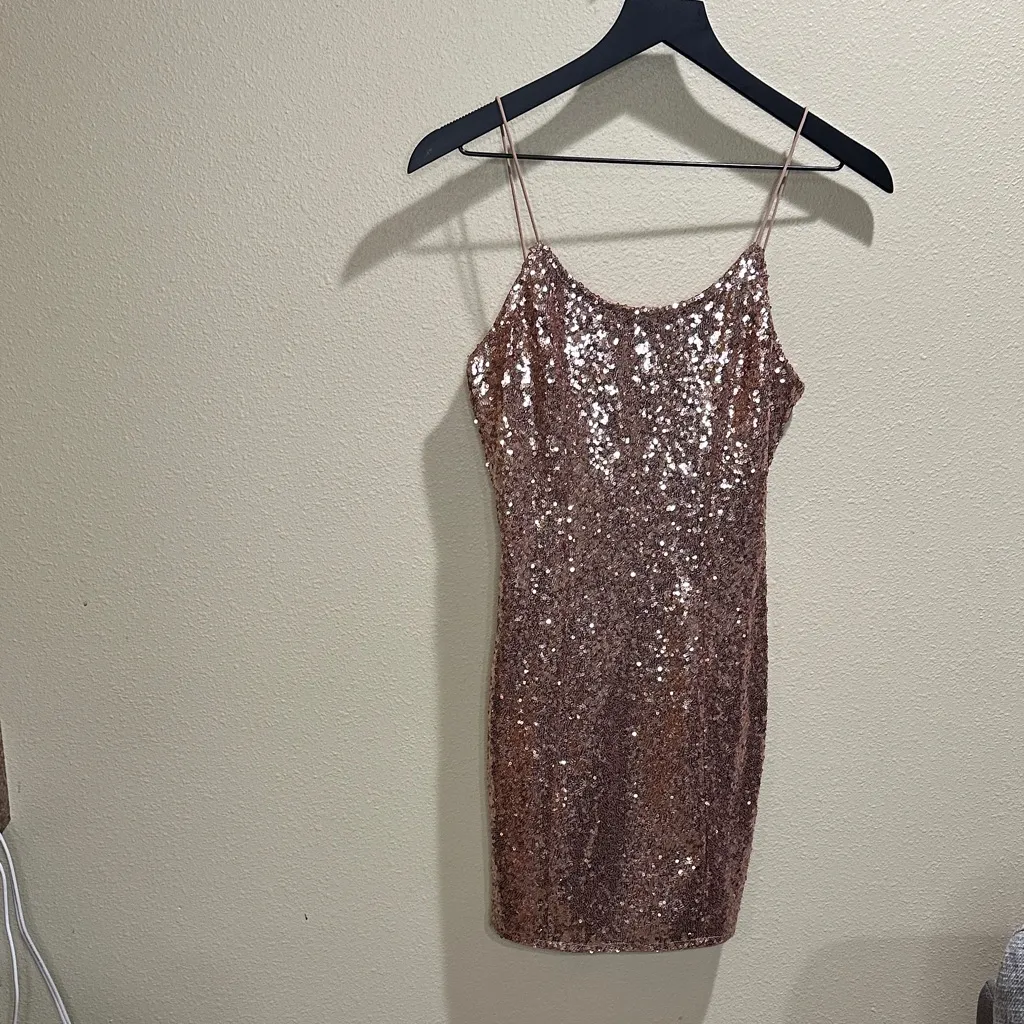 Lulu’s size small Bring It Rose Gold Sequin Bodycon Mini Dress - Image 2
