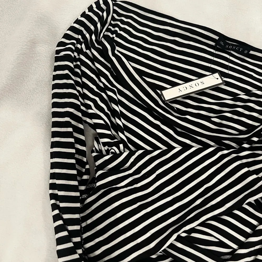 Soncy Black and White Striped Top Size 1X - Image 2