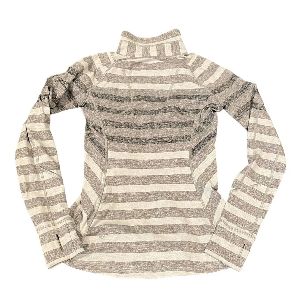 Lululemon 1/2-zip Pullover Top size 6 Gray Stripe Race Your Pace Base layer - Image 3