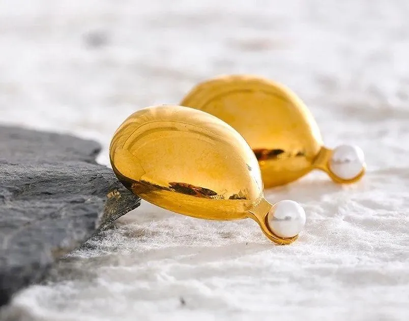 Vintage Statement Geometric Pearl Round Gold Stud Earrings - Image 6