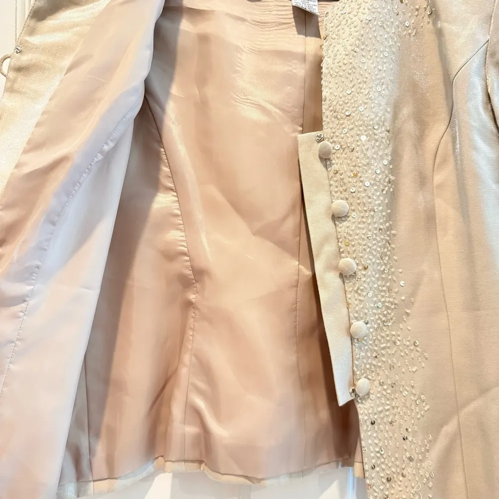 Alex Evenings Skirt Suit Long Sleeve Blazer Lined
Champage Gold Size 8 - Image 7