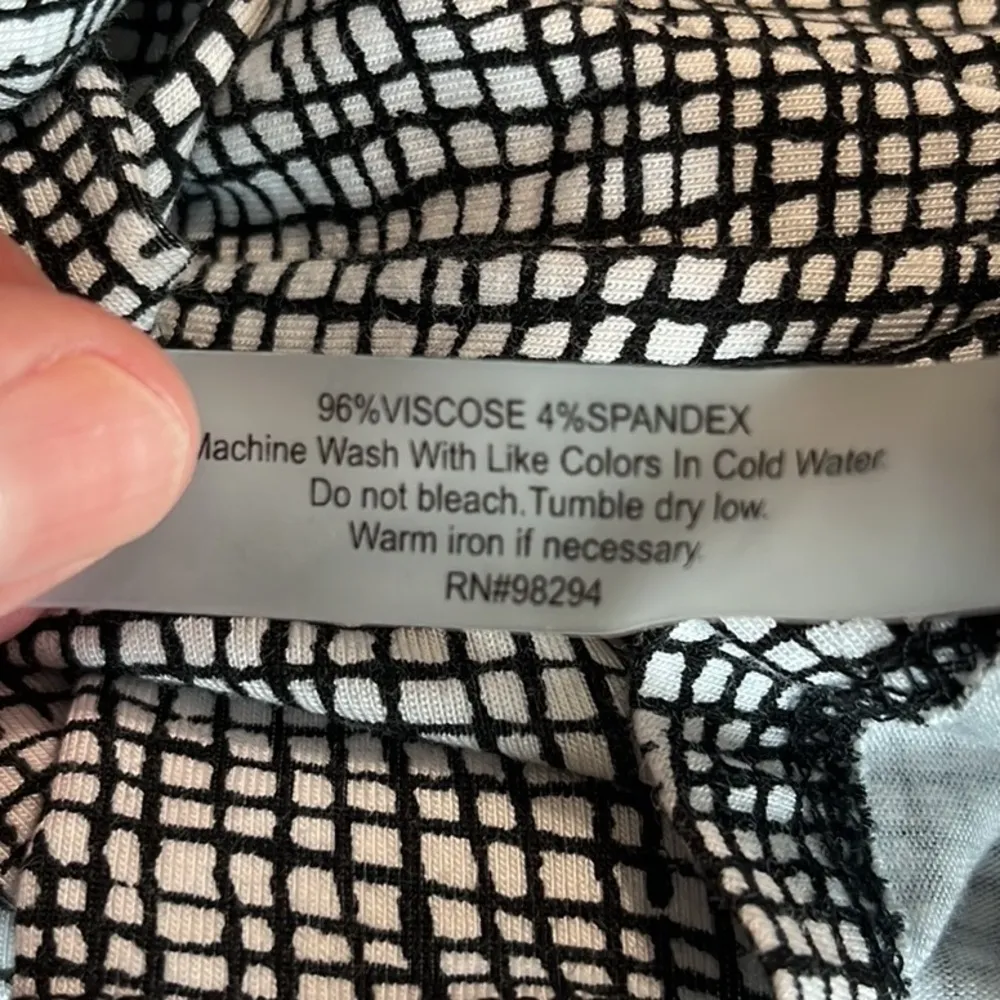 Onque Casual Black White Top Womens Small - Image 9