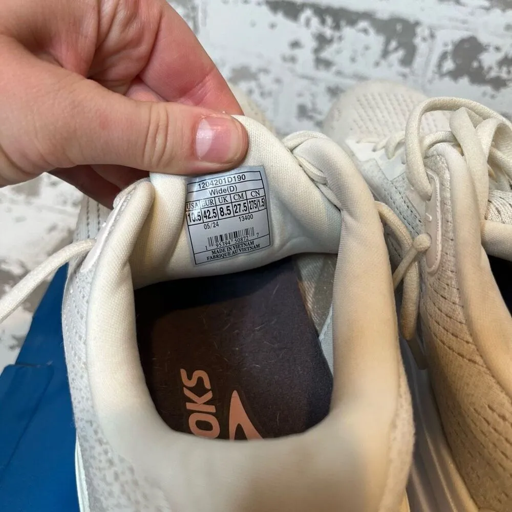 Brooks | women ghost max 2 sneakers wide with box - Image 6