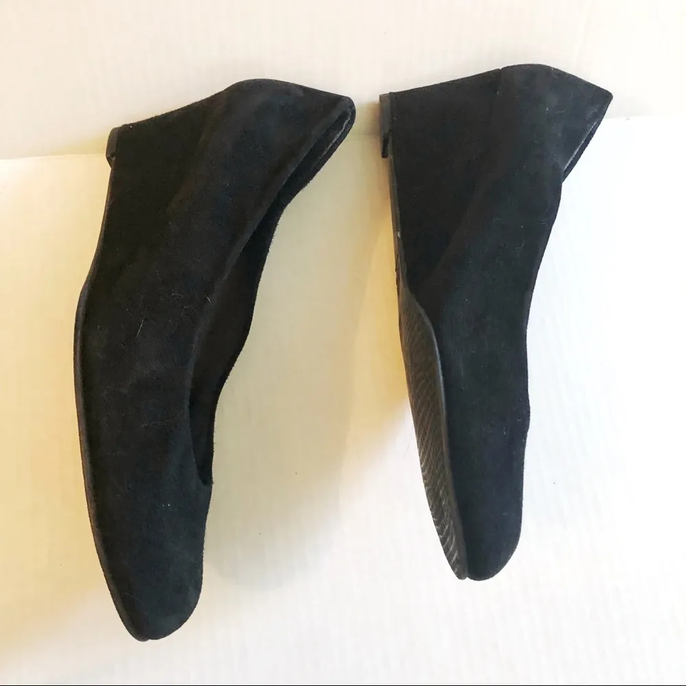 Stuart Weitzman Wedges Black Suede Heels Pumps Sz 9W EUC Business or Event Shoes - Image 7