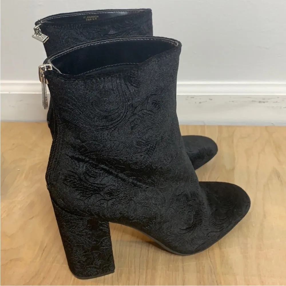 Jessica Simpson Black Velvet Ankle Boots Size 7 - Image 4