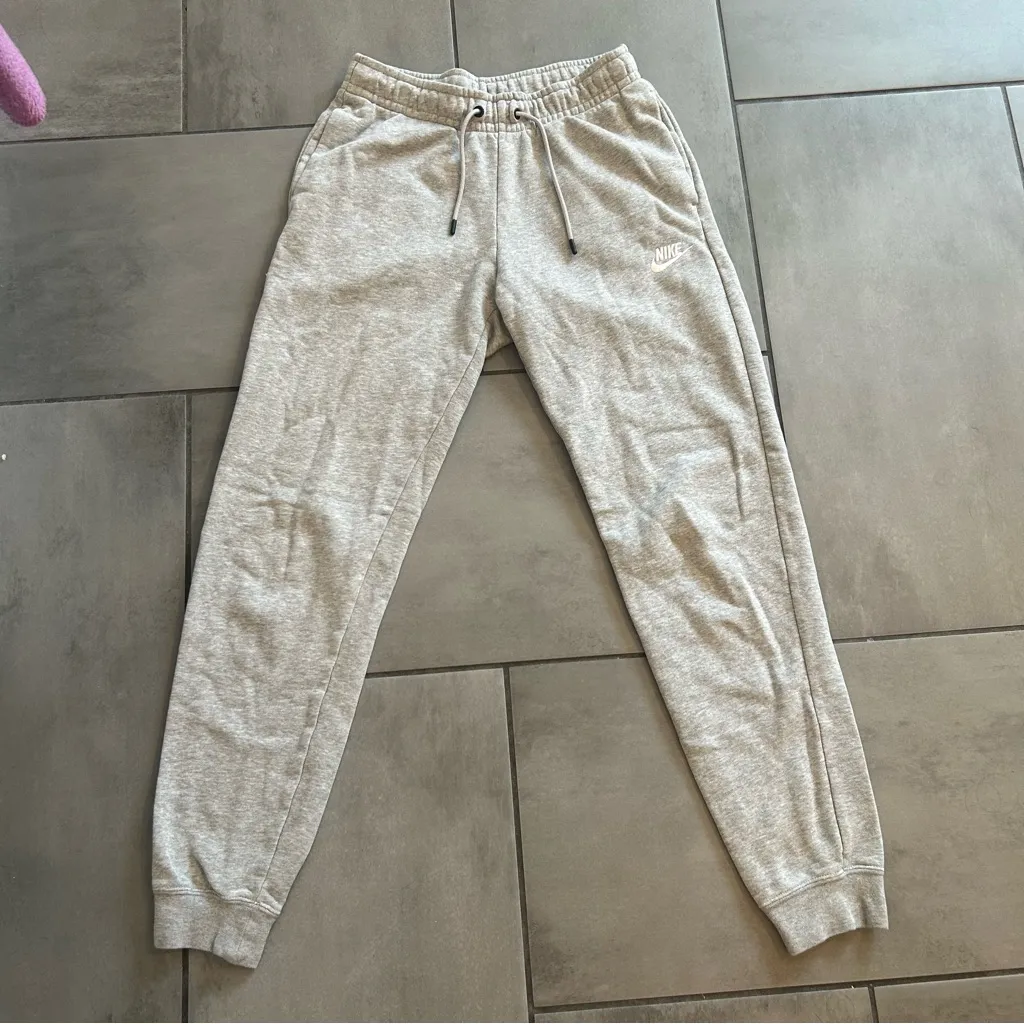 Nike Sportswear Essential Fleece Pants - Image 3