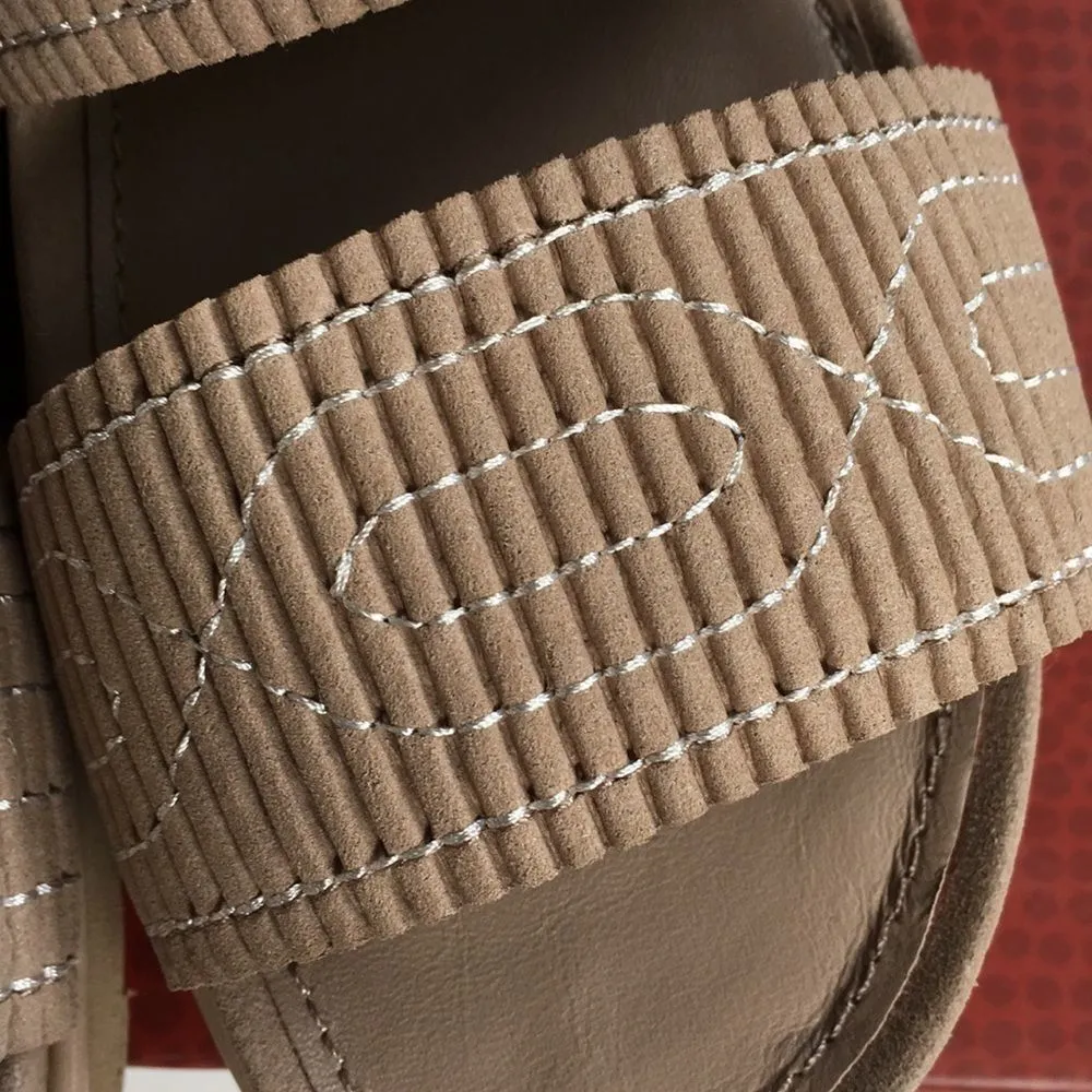 New in box Donald Pliner leather sandals - Image 5