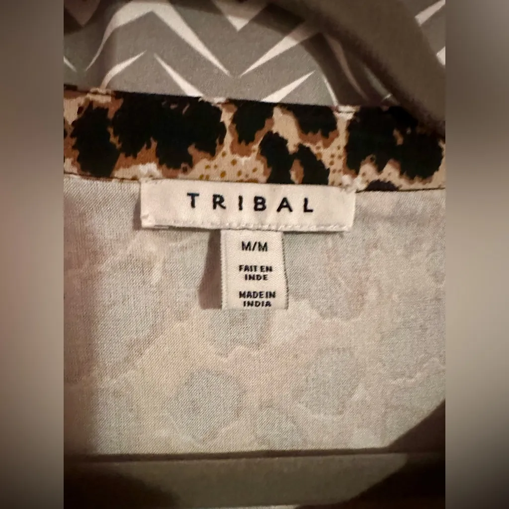 Tribal | TRISHA TAUPE GREY ANIMAL PRINT LONG SLEEVE DOLMAN BLOUSE, size M Size M - Image 7