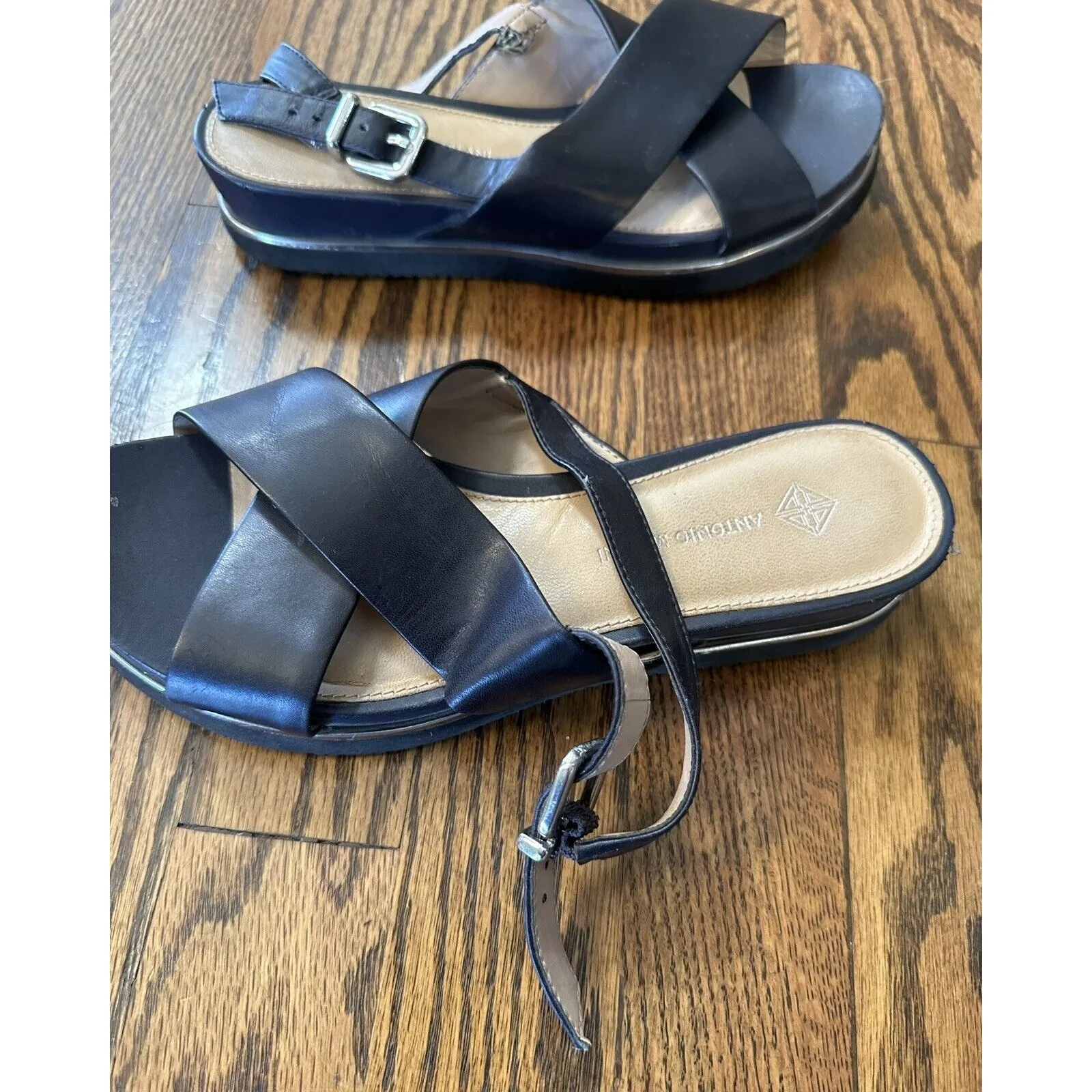 Antonio Melani Women's Black Leather Cross Over Strappy Low Platform Sandal Sz 6 - Image 4