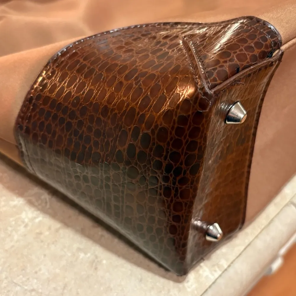 Stylish Brown Shoulder Bag with Leather Trim and Comfortable Handles nwot - Image 14