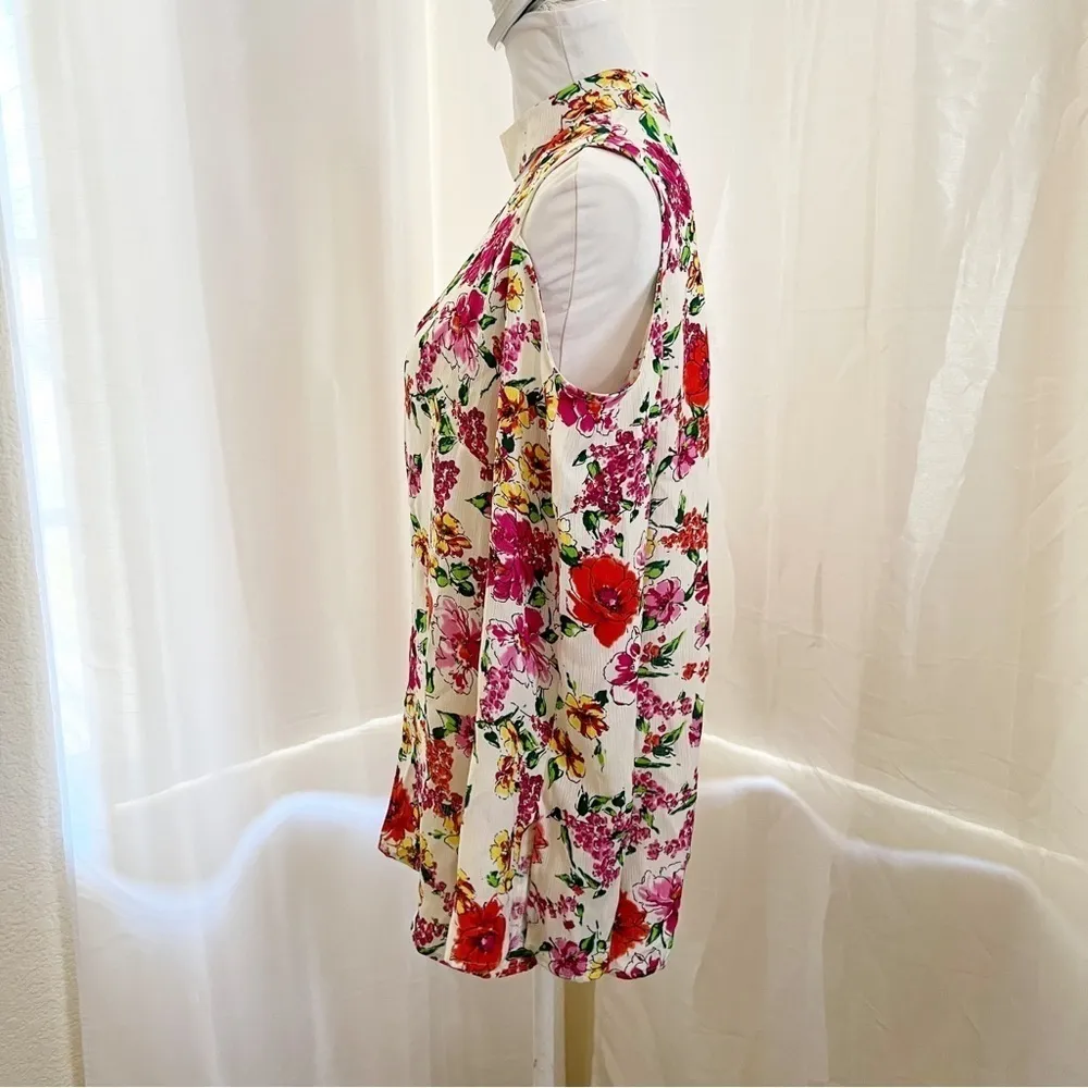 Floral cold shoulder blouse Size Medium New - Image 4