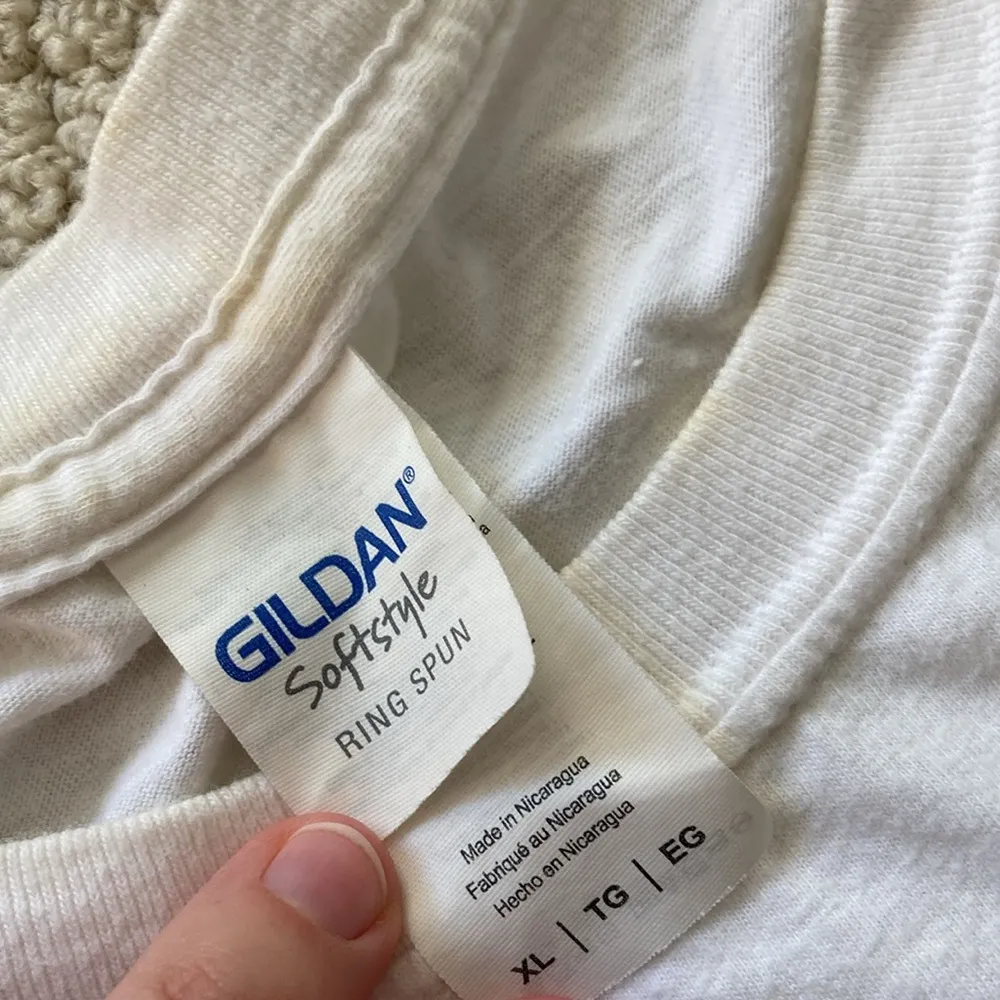 Alpha Omicron Pi AOPi Sorority Short Sleeve T-Shirt White Size XL Gildan EUC - Image 4