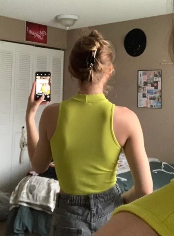 Sleeveless Turtleneck Crop Top Green - Image 2
